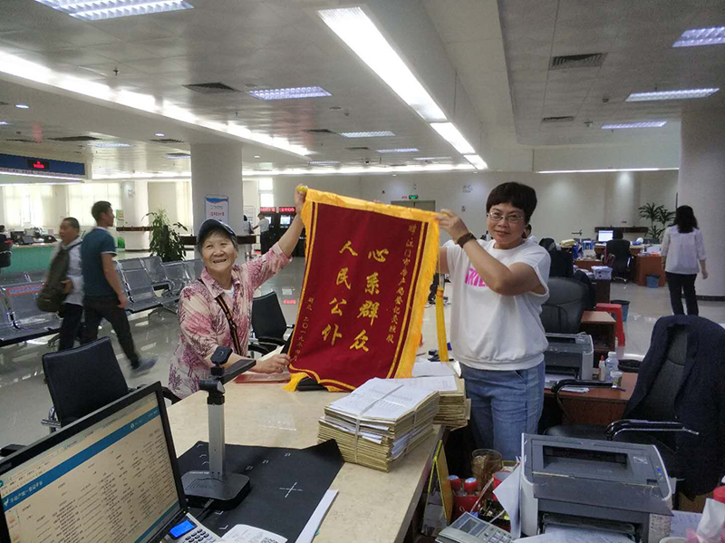 191030勇挑重担,干出实绩,以一流的政务服务践行初心 (3).jpg