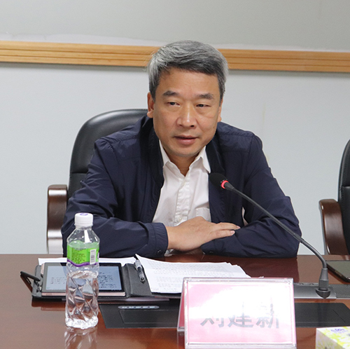 201026立足主责主业,江门市自然资源局党组理论学习中心组深入学习贯彻习近平总书记出席深圳经济特区建立40周年庆祝大会和视察广东重要讲话、重要指示精神 (3).jpg