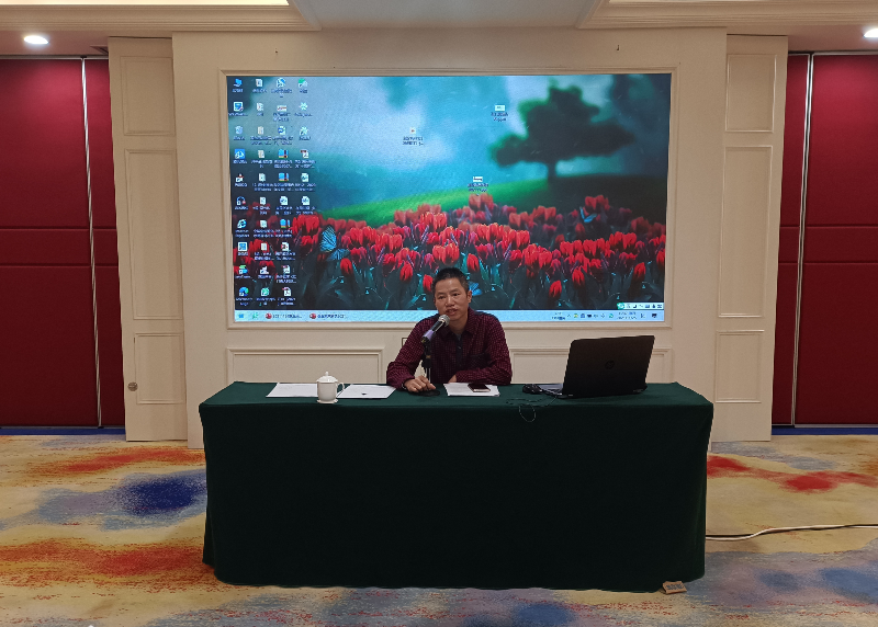 图4:李文强同志授课.png