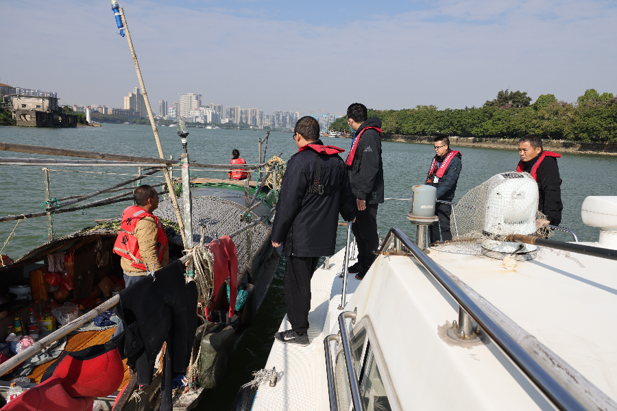 图6(2021年12月30日市海洋综合执法支队开展执法巡查行动).jpg