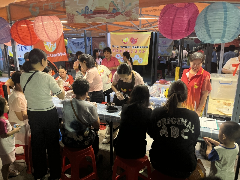 图4:蓬江区“南粤家政”基层服务示范站客家缘家政公司参与石冲社区的中秋活动现场.jpg