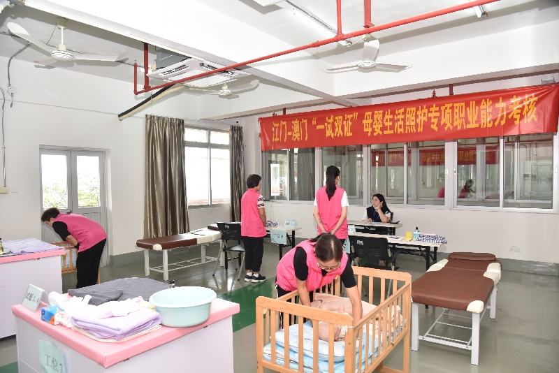 图一:“一试两证”考核现场.jpg
