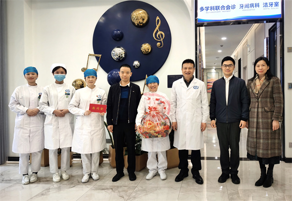 图11:梁南灵同志到市口腔医院进行新春慰问.jpg